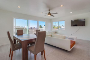 2nd floor A-C steps to beach downtown La Jolla